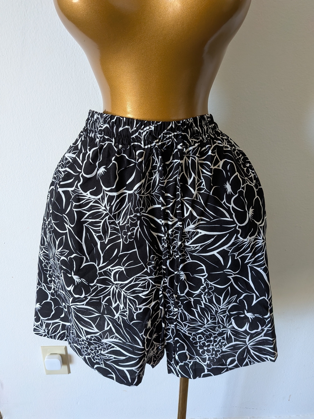 SHOWMALL Women's Plus Drawstring Floral White Flower Black 5X Casual Shorts